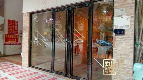 星蓋茶奶茶店裝修施工現(xiàn)場(chǎng)