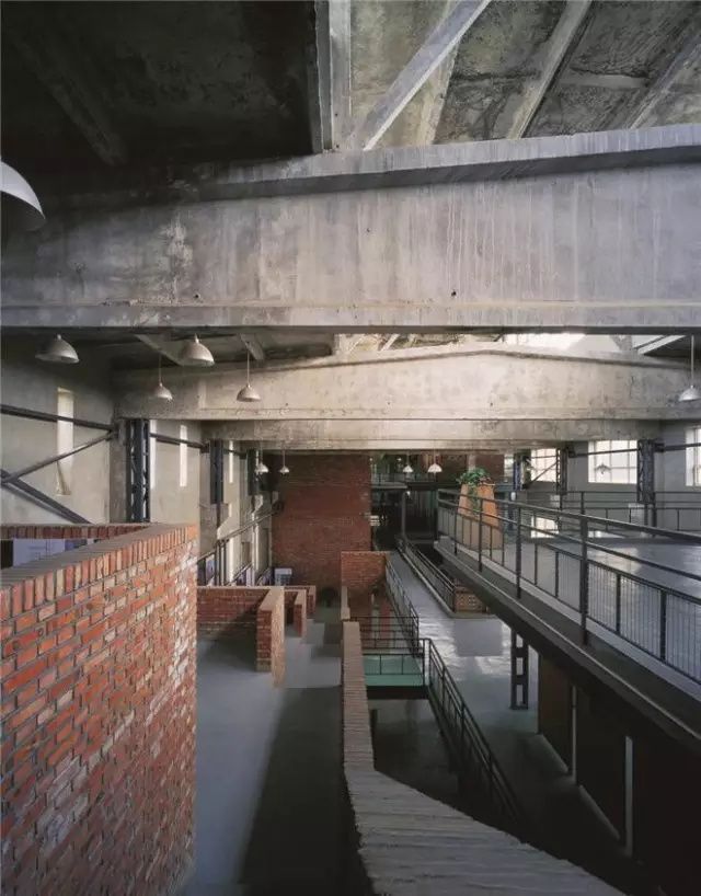 如何讓小型廠房裝修空間顯示的更大？